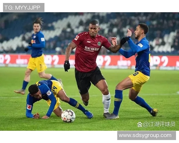 德甲汉堡队力克汉诺威96,取得关键胜利,保住降级希望 德甲汉堡队力克汉诺威96,取得关键胜利,保住降级希望