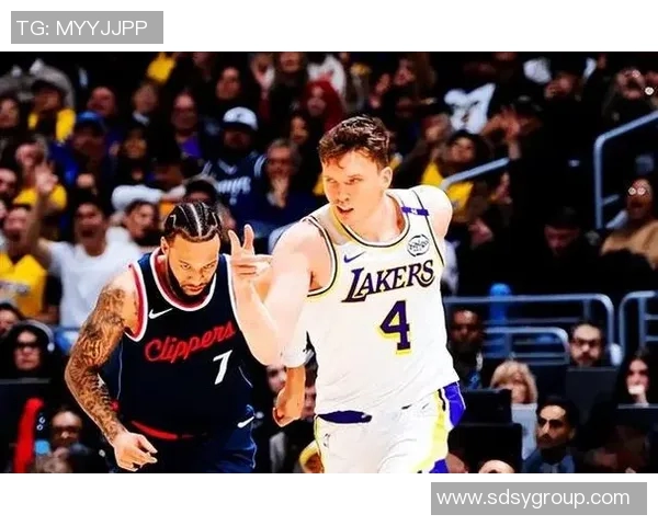 湖人队再度击败快船队:全新赛季的震撼对决