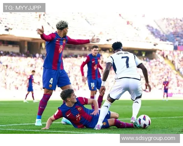 皇马传奇球星批评C罗加盟巴萨，球迷热议