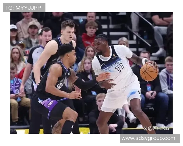 灰熊队逆转爵士队，保持西部前八位置：韧性与团队合作的胜利