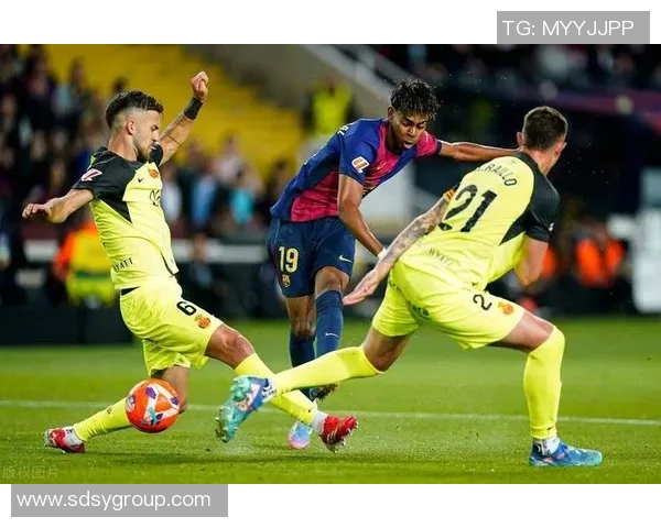 梅西在西甲比赛中创造新纪录,巴萨击败拉科鲁尼亚领跑积分榜 梅西在西甲比赛中创造新纪录,巴萨击败拉科鲁尼亚领跑积分榜