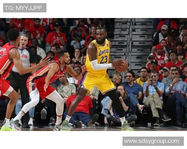 詹姆斯领衔湖人逆转击败掘金，晋级总决赛