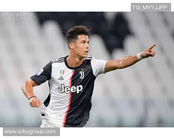 尤文图斯正式宣布签下C罗，创意甲最高价转会费纪录