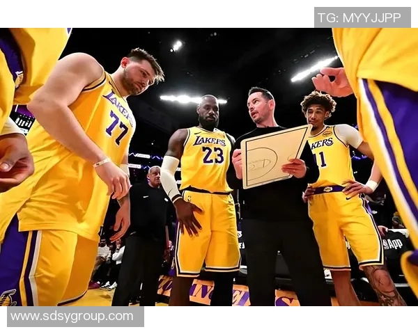 詹姆斯带队4连胜，湖人再次登顶西部，豪取胜利三连金