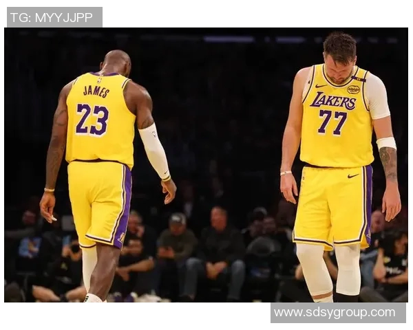 詹姆斯带领湖人逆转胜勇士，继续领跑西部排名